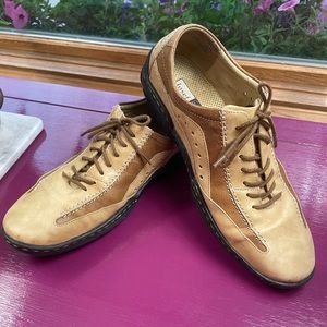 Josef Seibel women’s shoes size 39 (8-8.5) tan and brown leather lace up casual